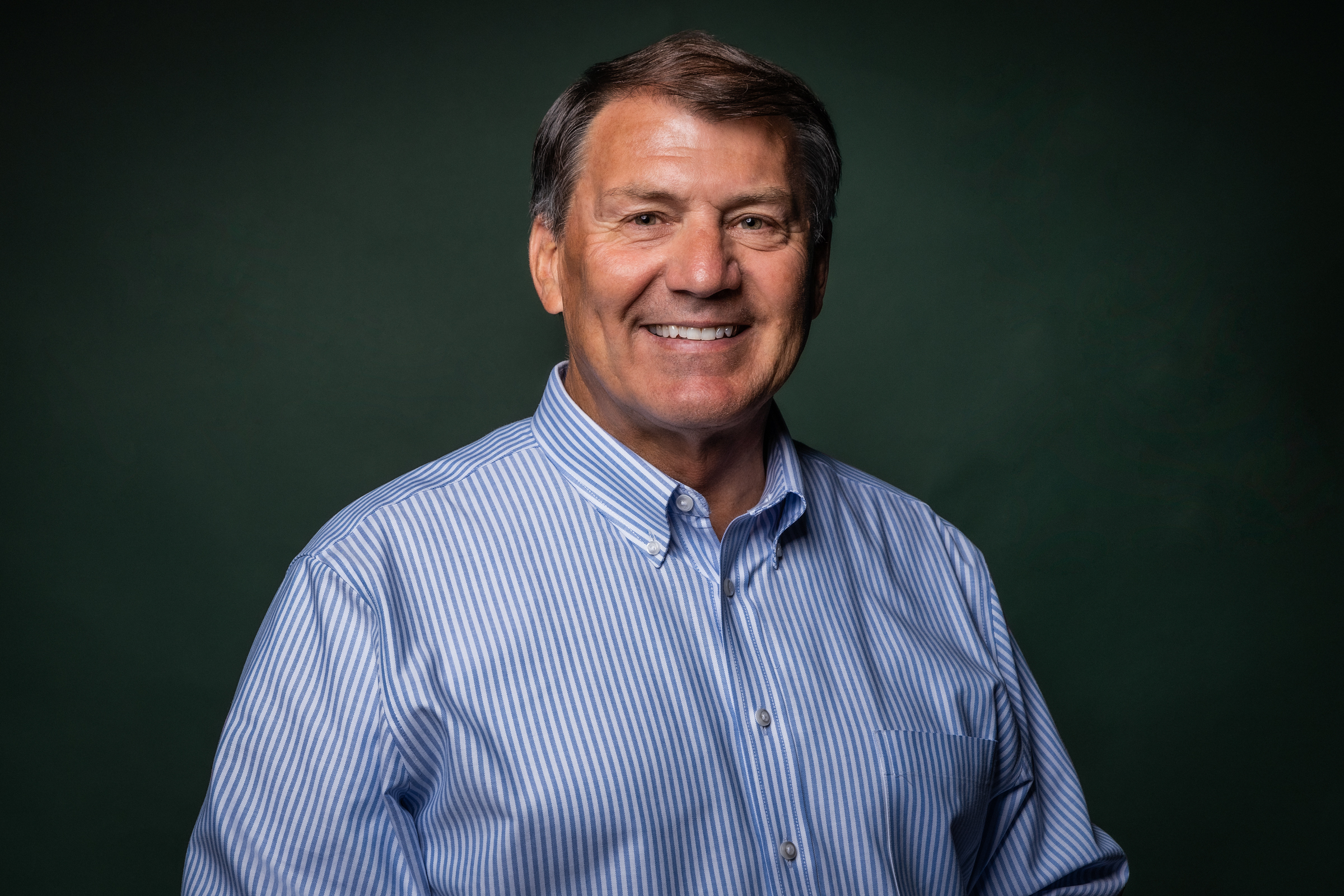 Mike Rounds Official Portrait 2